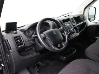 Peugeot Boxer Peugeot Boxer 2.2BlueHDi 165PK Bakwagen+Laadklep | Airco | Cruise | Zijdeur | Dakspoiler | 3-Persoons | Camera - afbeelding nr 3