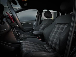 Volkswagen Polo Volkswagen Polo 1.8 TSI GTI | STOELVERW | NW WATERPOMP | LED | SPORT | VOL OPTIES - afbeelding nr 19