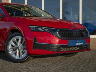 Škoda Octavia Škoda Octavia Combi 1.5 TSI MHEV Business Edition Plus | Matrix LED | Chrome pakket | Stoel-, Stuur- & voorruitverwarming | Navi 13inch | Elektr.trekhaak | El. achterklep m.sensor | ACC | - afbeelding nr 26