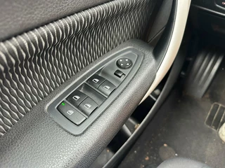 BMW 1 Serie BMW 1-serie 118i Excecutive Panorama Navi Cruise Climate Stoelverwarming - afbeelding nr 15