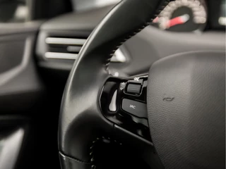 Peugeot 308 Peugeot 308 SW 1.2 PureTech Sport (PANORAMADAK, APPLE CARPLAY, GROOT NAVI, PARKEERSENSOREN, GETINT GLAS, SPORTSTOELEN, LANE ASSIST, CRUISE, NIEUWE APK, NIEUWSTAAT) - afbeelding nr 19