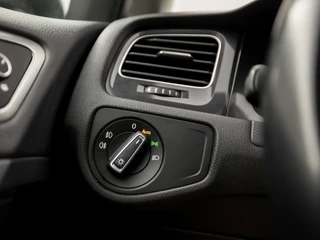 Volkswagen Golf Volkswagen Golf 1.0 TSI Sportline (APPLE CARPLAY, GROOT NAVI, CLIMATE, STOELVERWARMING, DYNAMISCHE KNIPPERLICHTEN, MASSAGE, ALCANTARA, ADAPTIVE CRUISE, PARKEERSENSOREN, GETINT GLAS, LM VELGEN, NIEUWSTAAT) - afbeelding nr 31