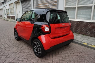 Smart Fortwo Verwarmd stuurwiel | Stoelverwarming | Cruise control | LED pakket | 15inch sportvelgen | Touchscreen Full Map Navigatie | BlueTooth interface | Mirrorlink/ Android Auto | Achteruitrijcamera | Parkeersensoren | - afbeelding nr 29