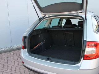 Škoda Octavia Škoda Octavia Combi 1.0 TSI 116pk DSG Style Sport | Kuipstoelen - afbeelding nr 11