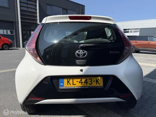 Toyota Aygo Toyota Aygo 1.0 VVT-i x-play CAMERA GR.SCHERM NAP CARPLAY - afbeelding nr 4