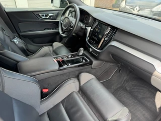Volvo V60 Volvo V60 2.0 T6 Recharge AWD R-Design Trekhaak Leder Memory Pilot Assist - afbeelding nr 3