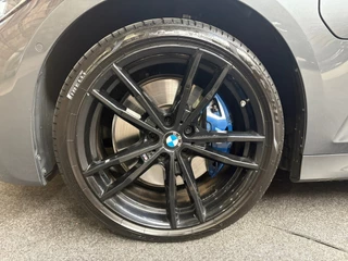BMW 3 Serie BMW 3-serie 330e eDrive M Sport Edition Shadowline PANO Head up Navi Carplay - afbeelding nr 2