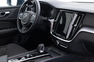 Volvo V60 Volvo V60 2.0 B4 Core | Trekhaak | NAVI | Automaat *2e Pinksterdag OPEN v.a 11u tot 17u* - afbeelding nr 3