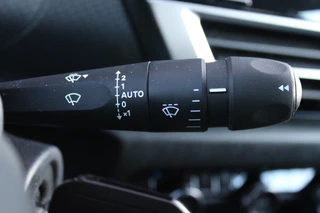Citroën C4 Citroen C4 1.2 130PK FEEL PACK | NAVIGATIE | HEAD UP DISPLAY | ACHTERUITRIJ CAMERA | APPLE CARPLAY/ANDROID AUTO | LICHTMETALEN VELGEN | PARKEER SENSOREN | CLIMATE CONTROL | AFNEEMBARE TREKHAAK | EXTRA GETINTE ACHTER RUITEN | - afbeelding nr 36