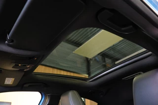 Mercedes-Benz A-Klasse Mercedes-Benz A-Klasse 180 AMG | Panoramadak | CarPlay | Camera | Dodehoekdetectie | Stoelverwarming | PDC V+A | Alcantara/Lederen bekleding | LED Koplampen | Command Online | Dealer onderhouden | Nieuwe APK - afbeelding nr 15