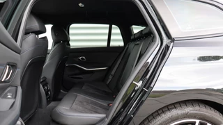 BMW 3 Serie BMW 3 Serie Touring 330i M-Sport | Adaptieve Cruise Control | Shadow-Line | Achteruitrijcamera | HiFi - afbeelding nr 23