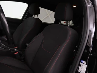 Ford Focus Ford Focus 1.0 EcoBoost 140pk ST-Line |  Stoel & stuurverwarming | Xenon | Carplay | Navigatie | Climate control | Parkeerhulp | Cruise control - afbeelding nr 5