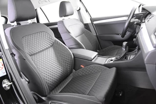 Škoda Superb Škoda Superb Combi 1.5 TSI ACT Ambition Business *1ste Eigenaar*Navigatie*Parkassist* - afbeelding nr 3