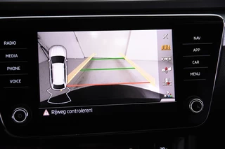 Škoda Superb Škoda Superb Combi 1.5 TSI ACT Ambition Business *1ste Eigenaar*Navigatie*Parkassist* - afbeelding nr 19
