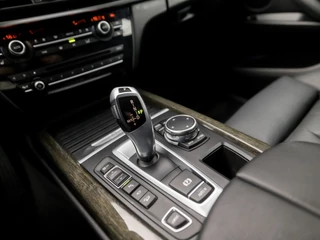 BMW X5 BMW X5 xDrive40e High Executive 313Pk Automaat (GROOT NAVI, HEAD-UP DISPLAY, 360 CAMERA, SFEERVERLICHTING, LEDER, TREKHAAK, SPORTSTOELEN, GETINT GLAS, ELEK ACHTERKLEP, NIEUWE APK, NIEUWSTAAT) - afbeelding nr 11