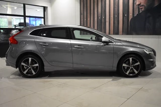 Volvo V40 Volvo V40 T3 153pk Polar+ Sport | Panodak | Camera | Keyless | Styling Kit - afbeelding nr 41