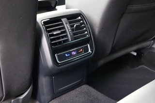 Volkswagen Passat Volkswagen Passat Variant 1.5 TSI R-Line Business + NL-Auto!! SUPER COMPLEET!! - afbeelding nr 34