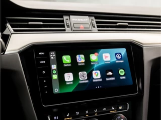 Volkswagen Passat 150Pk Automaat (PANORAMADAK, APPLE CARPLAY, DIGITAL COCKPIT, LUXE LEDEREN SPORTSTOELEN, 360 CAMERA, STOELVERWARMING, ZWART HEMEL, ADAPTIVE CRUISE, NIEUWSTAAT) - afbeelding nr 9