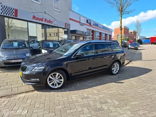 Škoda Octavia SKODA OCTAVIA COMBI 1.0 TSI GREENTECH BUSINESS / Leer / Virtual Cockpit / - afbeelding nr 1