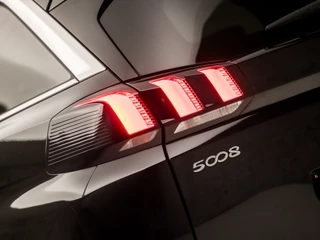 Peugeot 5008 (PANORAMADAK, APPLE CARPLAY, GROOT NAVI, 360 CAMERA, LEDER, SPORTSTOELEN, LED KOPLAMPEN, KEYLESS, DAB+, NIEUWE APK, NIEUWSTAAT) - afbeelding nr 31