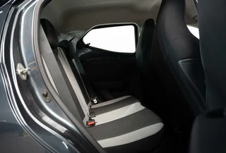 Toyota Aygo Aygo X-play | Automaat | All-Weather Banden | 2e eigenaar - afbeelding nr 16
