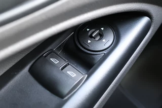 Ford Transit Connect | Stoelverwarming | Climate control | Trekhaak afneembaar | PDC V+A | DAB | Nieuwe APK | Dealer onderhouden - afbeelding nr 26