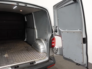 Volkswagen Transporter Volkswagen Transporter 102pk L1H1 Highline Navigatie 18
