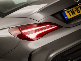 Mercedes-Benz CLA Automaat (SCHUIFDAK, APPLE CARPLAY, GROOT NAVI, LEDER/ALCANTARA, CAMERA, SPORTSTOELEN, STOELVERWARMING, KEYLESS, CRUISE, ZWART HEMEL, NIEUWSTAAT) - afbeelding nr 26