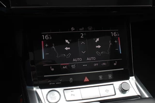 Audi e-tron Audi e-tron Sportback 50 quattro S edition 71 kWh / Panoramadak / Camera / Luchtvering / 20'' / Leder&Alcantara / DAB / ACC / Navigatie / Stoelverwarming - afbeelding nr 11