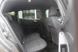 Ford Focus Ford Focus Wagon 1.5 EcoBoost ST Line Business / Camera / Navigatie / Keyless / B&O / 17'' / Stuurverwarming / DAB / Dodehoek / Cruise Control - afbeelding nr 10