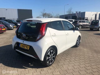 Toyota Aygo Toyota Aygo 1.0 VVT-i X 5DRS AIRCO CAMERA LED LMV - afbeelding nr 3