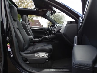 Porsche Cayenne Porsche Cayenne 3.0 S E-Hybrid 410PK / Porsche Sport Design / LED - afbeelding nr 13