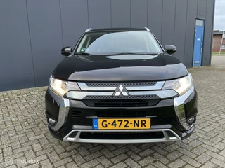 Mitsubishi Outlander Mitsubishi Outlander 2.4 PHEV Pure 18