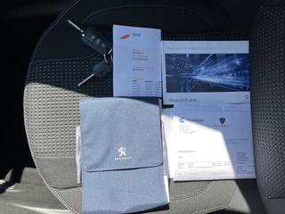 Peugeot 208 Peugeot 208 1.2 PureTech Allure 110 pk | dealer onderhouden | navigatie | trekhaak | climate | apple carplay | parkeersens. - afbeelding nr 35