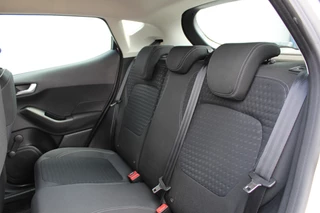 Ford Fiesta Ford Fiesta 1.0-100pk EcoBoost Titanium 5drs. Uiterst nette, luxe en zuinige Ford Fiesta. Voalautm. airco, Cruise control, Navigatie, LM wielen, Metallic lak, Parkeersensoren achter, Telefoonvoorb., Lane assist etc. - afbeelding nr 5