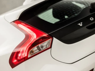 Volvo V40 Automaat (NAVIGATIE, CLIMATE, CAMERA, DIGITAL COCKPIT, SPORTSTOELEN, PARKEERSENSOREN, CRUISE, NIEUWSTAAT) - afbeelding nr 24