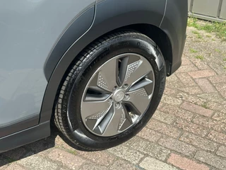 Hyundai Kona Hyundai Kona EV Premium 64 kWh HEAD-UP SOH 92% FASE 3 - afbeelding nr 11