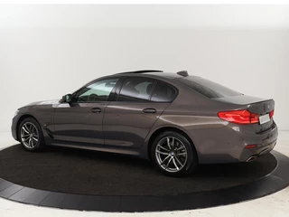 BMW 5 Serie BMW 5-serie 530e iPerformance M-sport | Schuifdak | Camera | Alcantara | Stoelverwarming | Carplay | Elektrische sportstoelen | Full LED | Navigatie | Live Cockpit - afbeelding nr 2