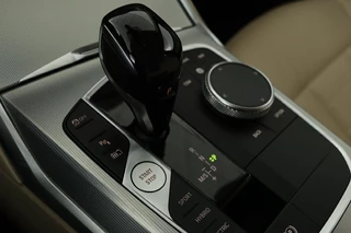 BMW 3 Serie BMW 3-serie 330e eDrive Edition | Adaptive cruise | Leder |  Stoelverwarming | Harman/Kardon | Keyless | Carplay | Live Cockpit | Navigatie | Full LED | Achterbankverwarming - afbeelding nr 9