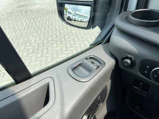 Ford E-Transit Ford E-Transit 350 L2H2 Trend 68 kWh 184pk | ZUID | Pro Power on board | Navigatie | Adaptieve Cruise |  Digitale binnenspiegel | Laadruimtebescherming | Reservewiel | H7 batterij | LED laadruimteverlichting - afbeelding nr 19
