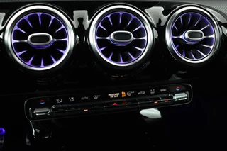 Mercedes-Benz A-Klasse Mercedes-Benz A-klasse 200 AMG | Panoramadak | Carplay |  Stoelverwarming | Keyless | Leder/Alcantara | Camera | Sfeerverlichting | Widescreen | Full LED - afbeelding nr 18