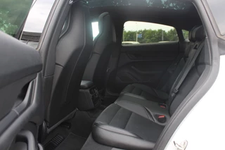 Porsche Taycan Porsche Taycan Performance 84 kWh / Panoramadak / 360Camera / Luchtvering / 20'' / Dodehoek / Stuurverwarming / Getint glas / Stoelverwarming / Warmtepomp - afbeelding nr 11