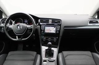 Volkswagen Golf Panoramadak, Camera, Climate, Navigatie, Bluetooth, DAB, Trekhaak, 18'' - afbeelding nr 2