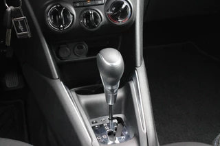 Peugeot 208 Peugeot 208 1.2 110PK AUTOMAAT SIGNATURE | NAVIGATIE | APPLE CARPLAY/ANDROID AUTO | PARKEERSENSOREN | DAB+ RADIO | LICHTMETALEN VELGEN | GETINTE RUITEN | CLIMATE CONTROL | CRUISE CONTROL | - afbeelding nr 16