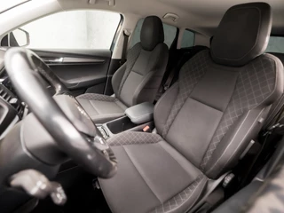 Škoda Karoq 150Pk Automaat (APPLE CARPLAY, GROOT NAVI, CAMERA, TREKHAAK, SPORTSTOELEN, GETINT GLAS, PARKEERSENSOREN, CRUISE, NIEUWSTAAT) - afbeelding nr 13