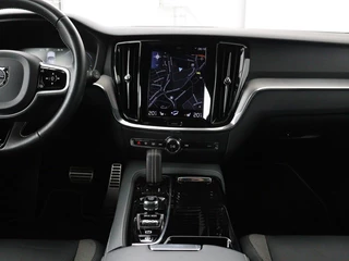 Volvo V60 Volvo V60 2.0 T8 Recharge AWD R-Design | Trekhaak |  Stoelverwarming | Camera | Harman/Kardon | Adaptive cruise | Memory | Carplay | Navigatie | 19'' lichtmetalen velgen - afbeelding nr 7