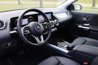 Mercedes-Benz GLA Pano/LED/Leder/Keyless/Camera/Elek. stoelen/Dodehoek/19