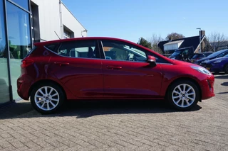 Ford Fiesta Ford Fiesta 1.0 EcoBoost Titanium 100PK Adaptieve Cruise Navi Camera Climate Verwarmde Voorruit B&O DAB Carplay Parkeersensoren *Compleet* - afbeelding nr 5