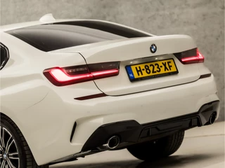 BMW 3 Serie BMW 3 Serie 320i M Sport 184Pk Automaat (APPLE CARPLAY, M PAKKET, GROOT NAVI, SFEERVERLICHTING, LEDER/ACANTARA, SPORTSTOELEN, GETINT GLAS, PARKEERSENSOREN, NIEUWE APK, NIEUWSTAAT) - afbeelding nr 11