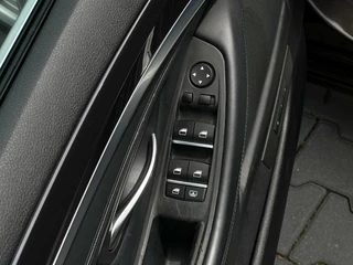 BMW 5 Serie BMW 5-serie 528xi High Executive, NL AUTO, NAP, PANO, NAVI, CRUISE, ECC-AIRCO, HUD, DODEHOEK, COMFORT STOELEN, CAMERA, LICHTMETAAL 17